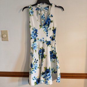 Cute blue and white mini dress size 3/4, like new condition